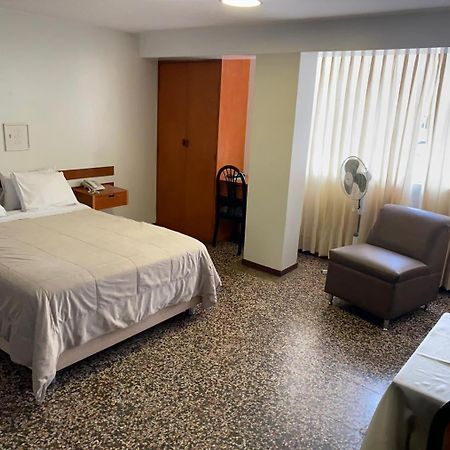 Hotel Plazza Chiclayo Bagian luar foto