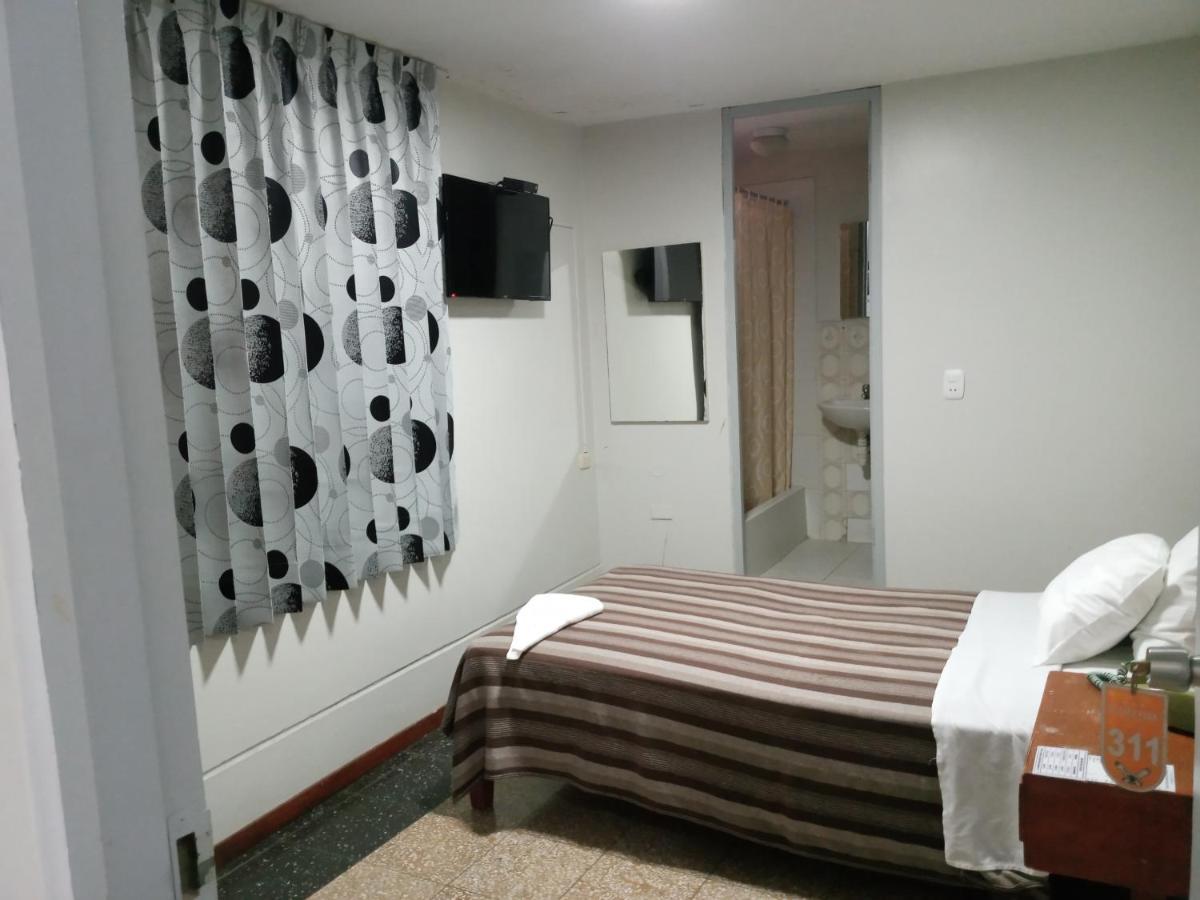 Hotel Plazza Chiclayo Bagian luar foto