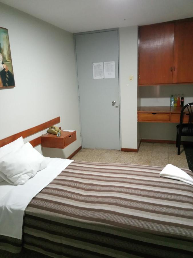 Hotel Plazza Chiclayo Bagian luar foto