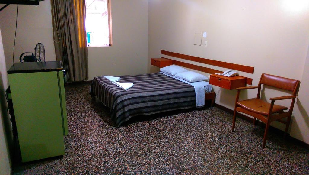Hotel Plazza Chiclayo Ruang foto