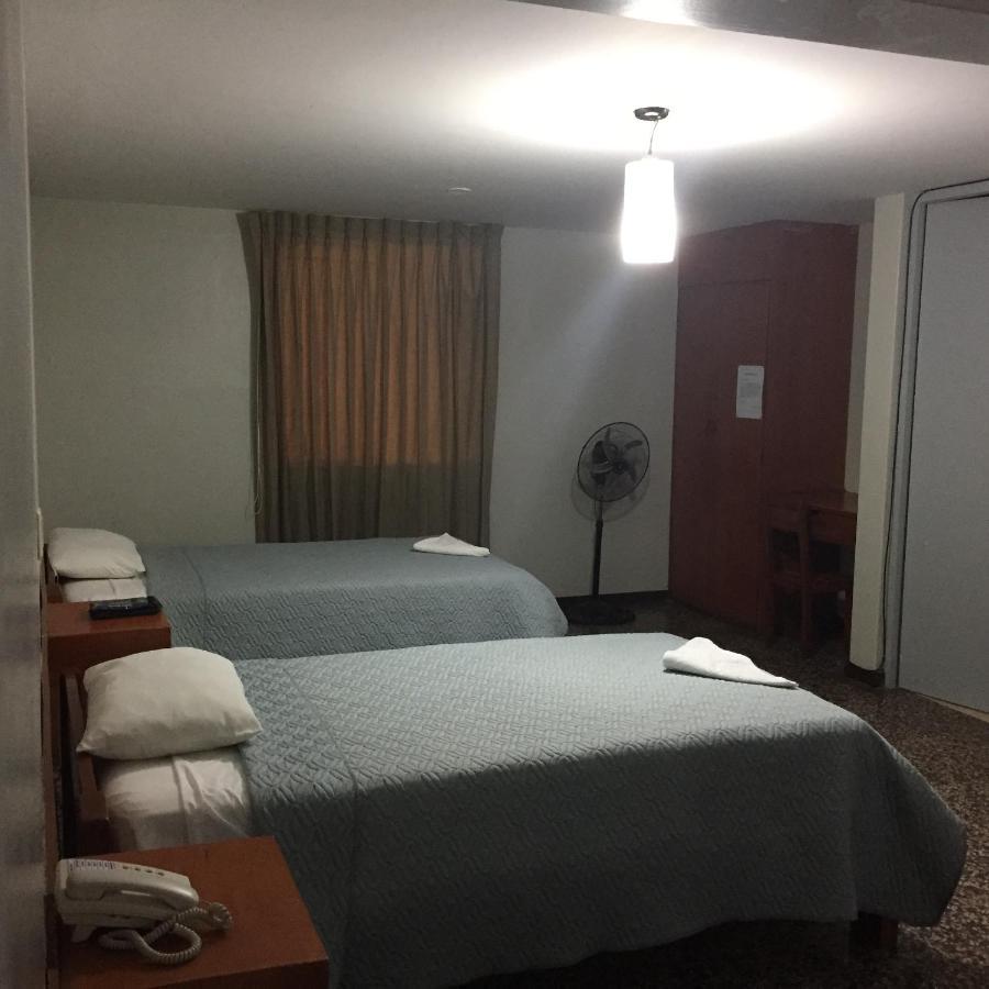 Hotel Plazza Chiclayo Bagian luar foto