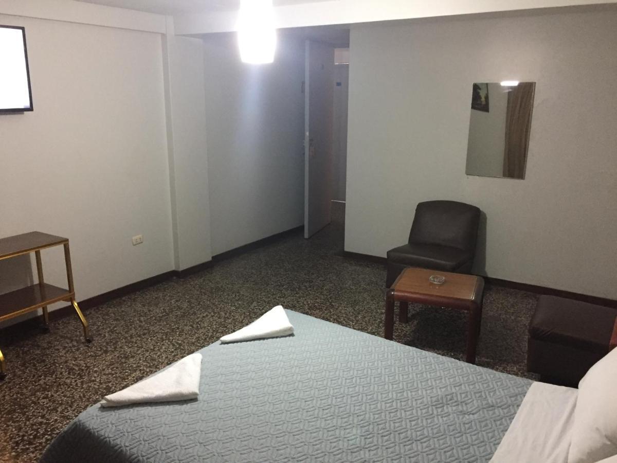 Hotel Plazza Chiclayo Bagian luar foto