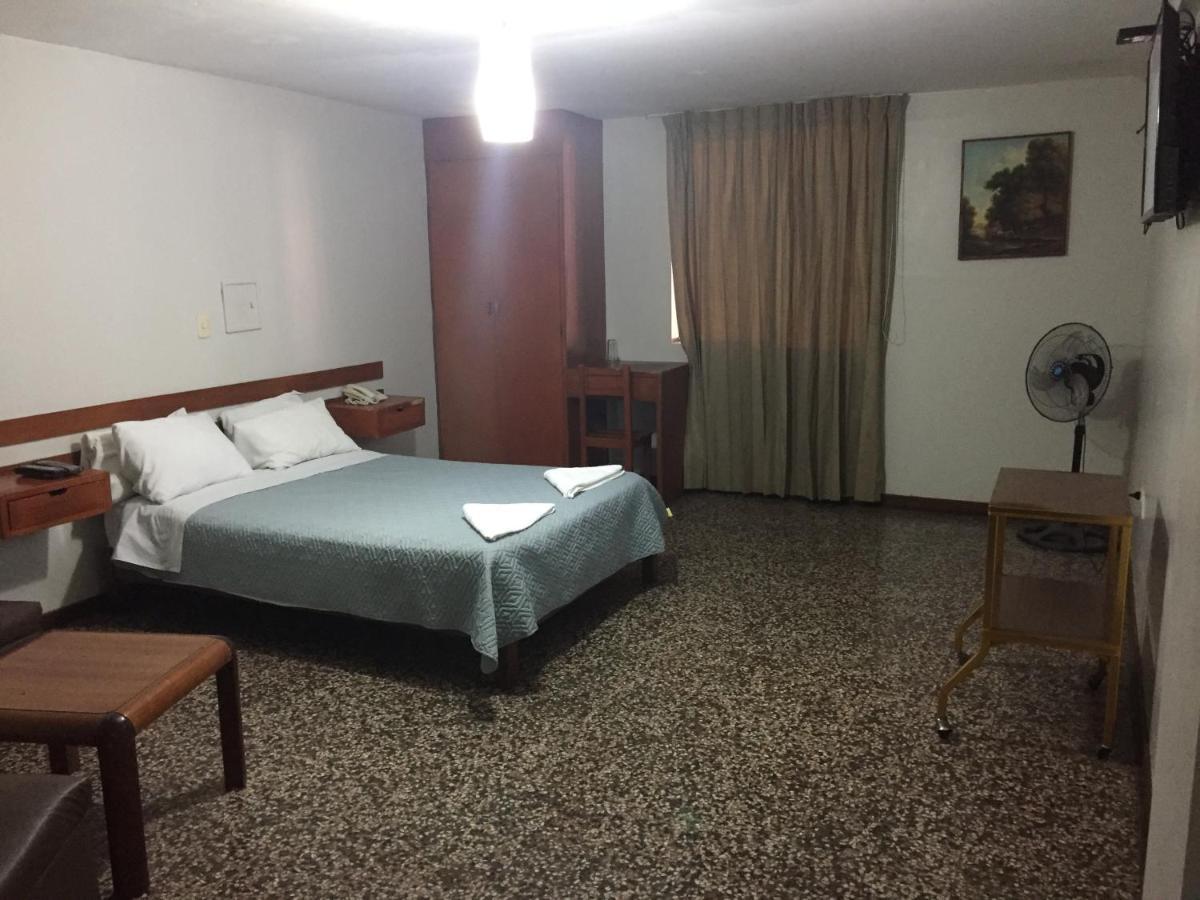 Hotel Plazza Chiclayo Bagian luar foto